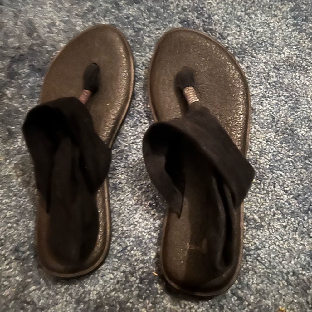 Sanuk yoga matt sandals